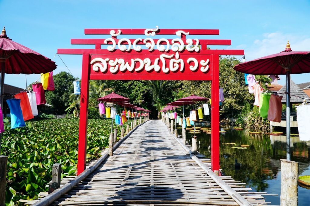 Buddhist Monastery、Chet Lin Temple、ChiangMai、King Lotus Leaves ประเทศไทย、Monk、วัดเจ็ดลิน、สะพานโต่วะ、เชียงใหม่、เมืองเก่าเชียงใหม่、佛寺、大王蓮葉 Thailand、杰林寺、泰北、泰國、清邁古城、清邁府、清邁門