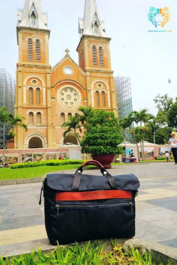 鷹架處處維養階段的胡志明市地標紅教堂