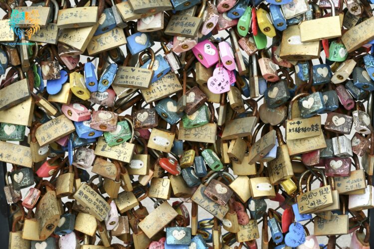 LOVE-LOCKS